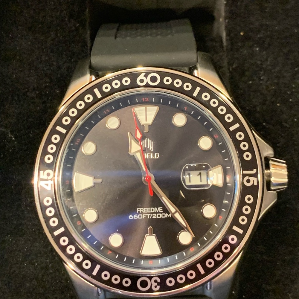 Men’s Shield watch - Picture 4 of 8